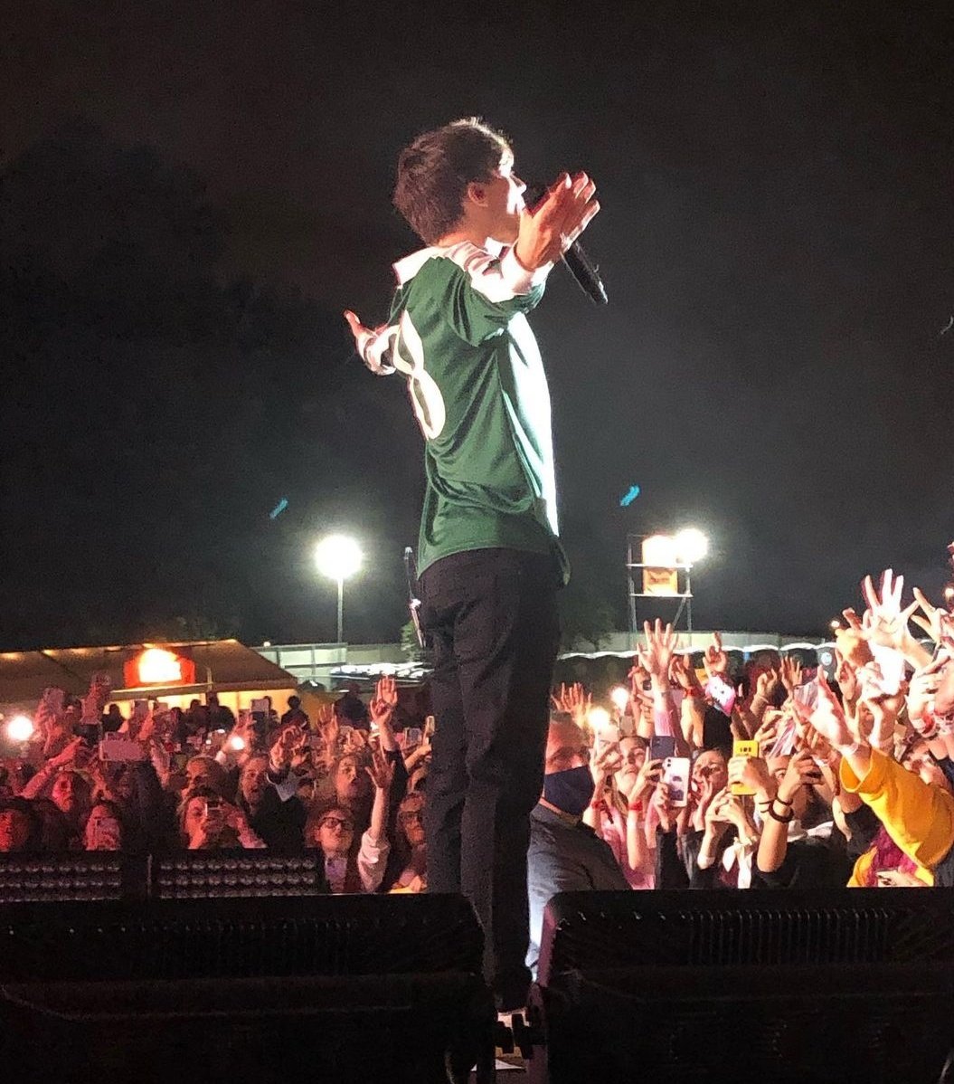 scxfearless's tweet photo. buenasss, soy olii, tengo 14, de arg y hace poco volví a tw y quiero interactuarrr, fearless y defenceless son MIAS, doy fb y soy buena mutuall #integracionlouie #walls #LouisTomlinson https://t.co/2s0tAZs0f2