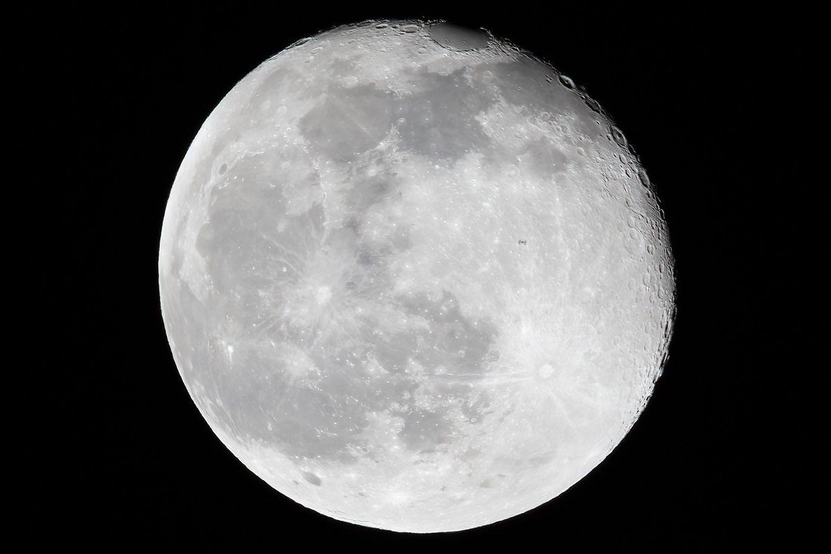 Peter Starling (@peter__starling) on Twitter photo Here's the moon tonight. Look closely and you'll see the International Space Station passing in front.
I've had this photo in mind for about three years and finally tonight the two aligned and it wasn't cloudy!
<a href="/VirtualAstro/">VirtualAstro</a> #ISS #moon #Nightsky #Canon Here's the moon tonight. Look closely and you'll see the International Space Station passing in front.
I've had this photo in mind for about three years and finally tonight the two aligned and it wasn't cloudy!
<a href="/VirtualAstro/">VirtualAstro</a> #ISS #moon #Nightsky #Canon