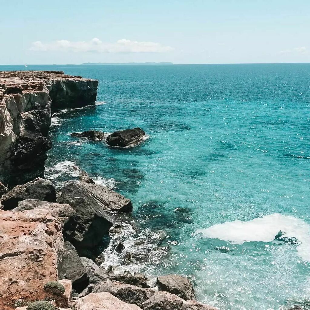 MyWorldVIP's tweet image. Rocky coves and clear turquoise waters...Mallorca is idyllic, serene, beautiful and incredible... all rolled into one ❤
.
.
.
#myworldvip #mallorcalove #mallorcatravel #vipmallorca #luxurymallorca #mallorcablog #deia #mallorcaconcierge #mallorcabeach… instagr.am/p/CY7TTmKjK5U/