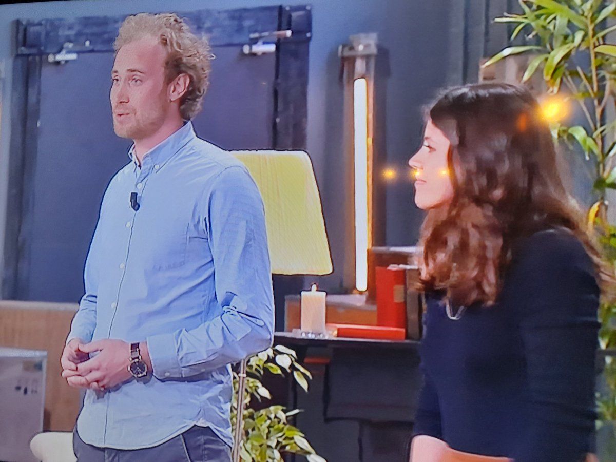 GarconEnhaut's tweet photo. "Notre produit marche tellement bien qu'on ne fait plus l'amour depuis 6 mois" #QuiVeutEtreMonAssocie https://t.co/1OiKRPld2a