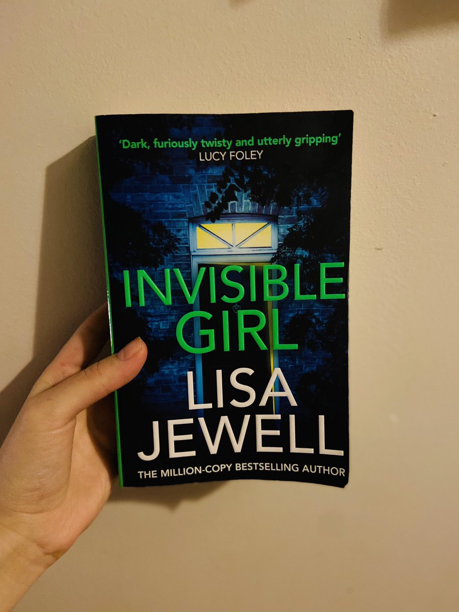 First book of the year - complete! ✅If you haven’t read a @lisajewelluk book yet, you need to! Highly recommend! 📚👩🏼‍🏫.  #12booksin12months #BookRecommendations #readingforpleasure #lisajewell