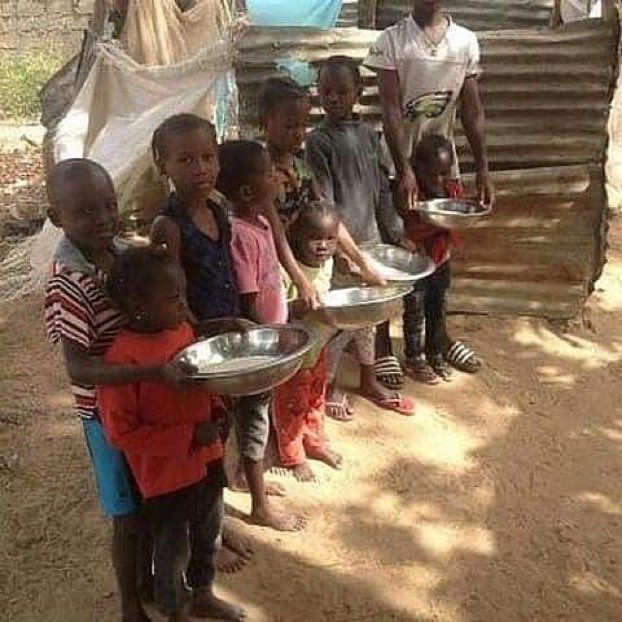 ModouJa08923670's tweet image. Help us food