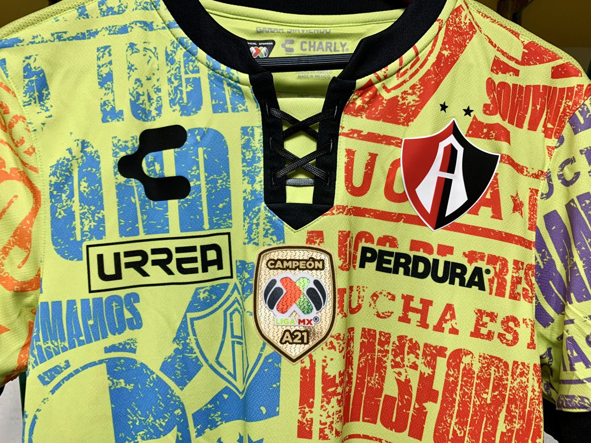 AtlasFC's tweet photo. El campeón hoy sale con su jersey alternativo @CharlyFutbol: https://t.co/aYK9EuWEtW ❤️🖤 https://t.co/YV3m62ecQY