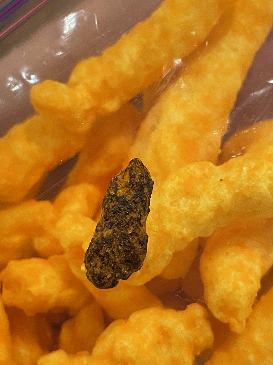 TStepbrother's tweet photo. @ChesterCheetah Yo Chester!!  Quality control alert. My Daughter had burnt ends in her Cheetos. You’re scaring the children. Keep it Cheesy. https://t.co/bwrQDh8s4T