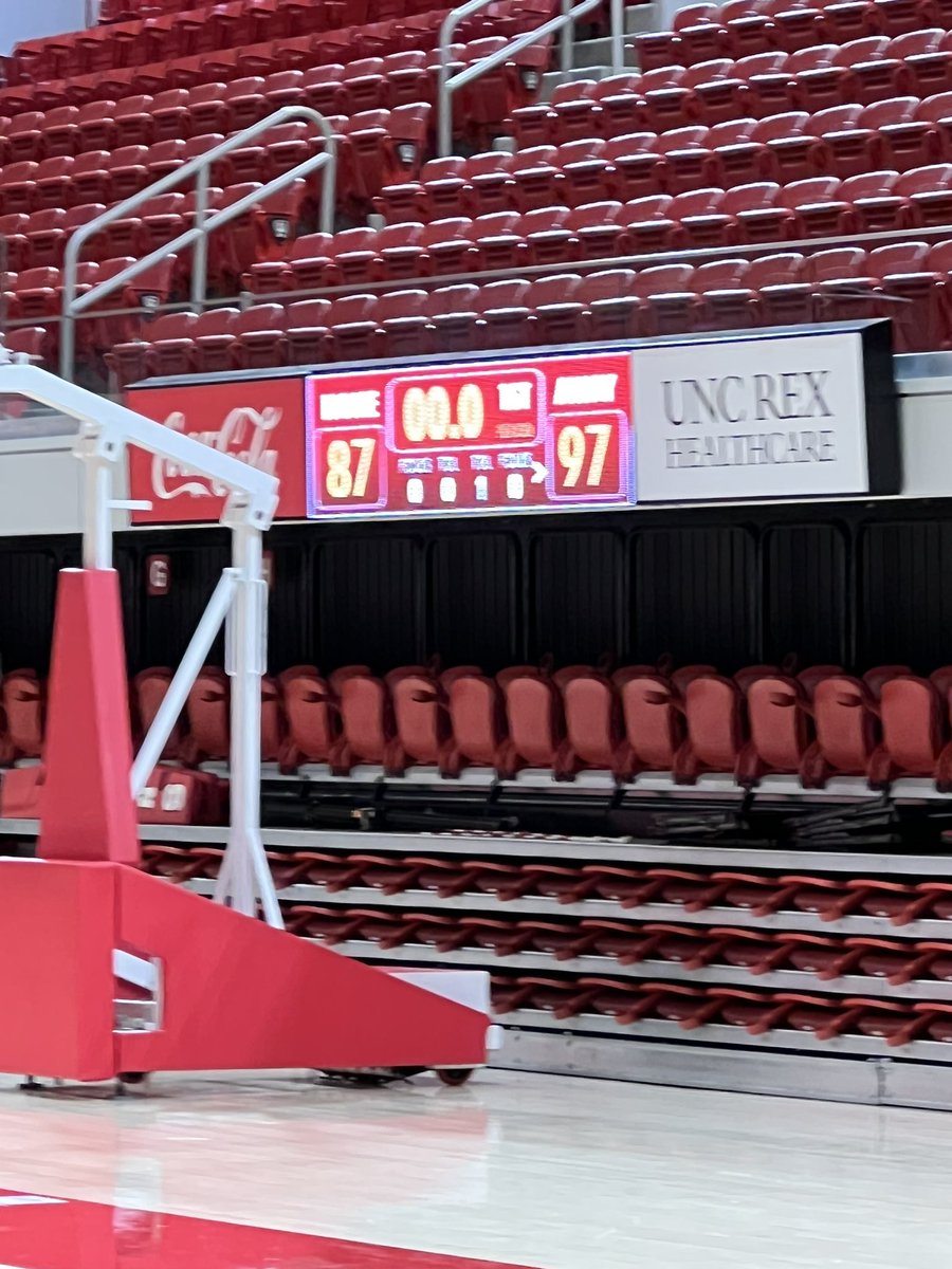 UofLWBBManagers's tweet photo. Final at Reynolds. Cards win‼️

97-87 https://t.co/SjStoPVpgj