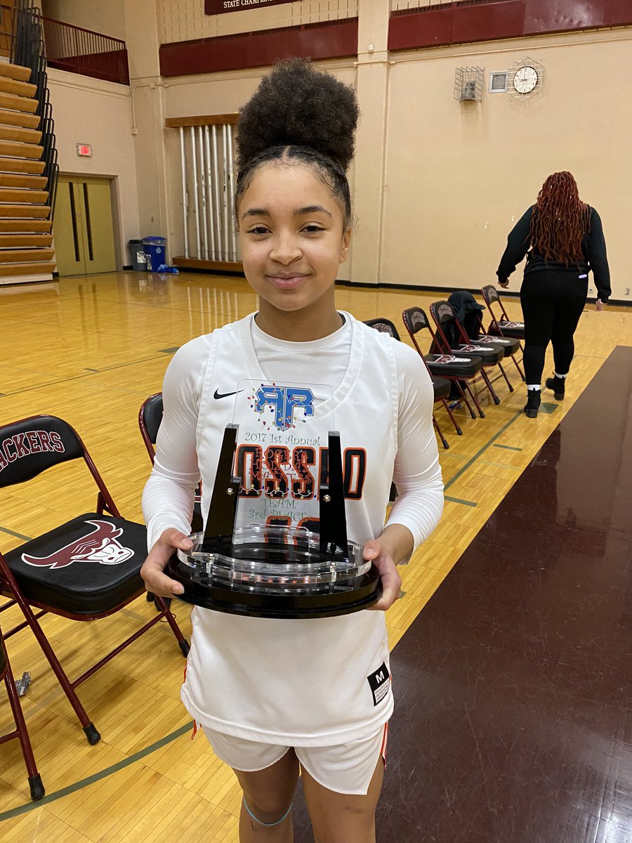 OsseoGirlsHoops's tweet photo. @MillerTaydem brought the energy tonight!! #eateepballrepeat #floatergame https://t.co/EkKoOGwW54