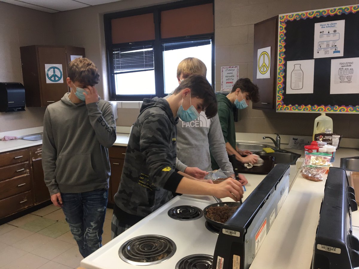TheMrsGrabowski's tweet photo. Another successful culinary lab final completed. T/H block 4 lab! Way to go #everykid #fcs #facs #culinary1 #principlesofood https://t.co/jxhoXF3kA7