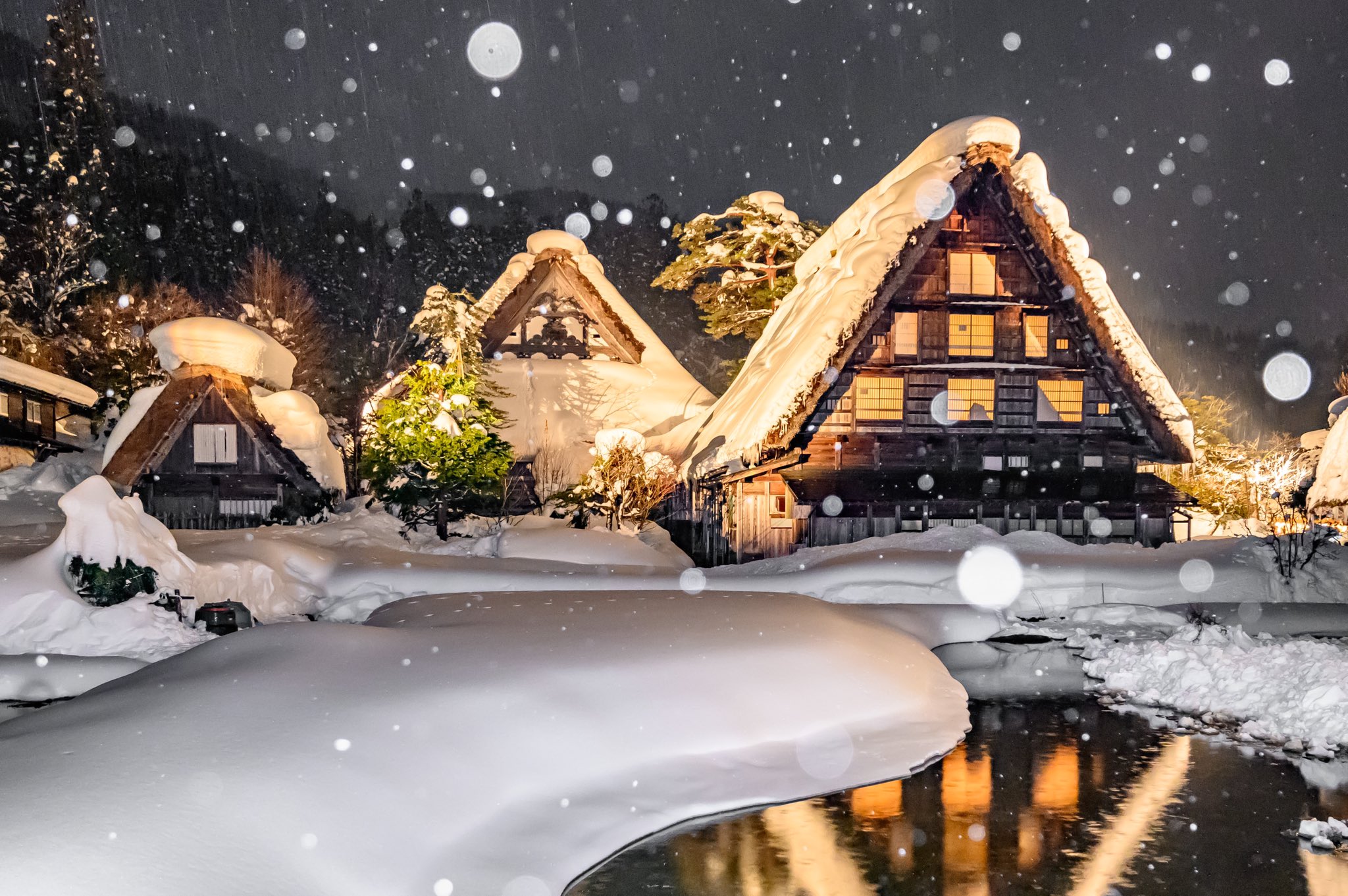 ★雪降る夜の白川郷・肉筆油彩画・F6キャンバス 楽天市場】絵画 油絵 雪の白川郷 （原田信夫） 送料無料 【肉筆