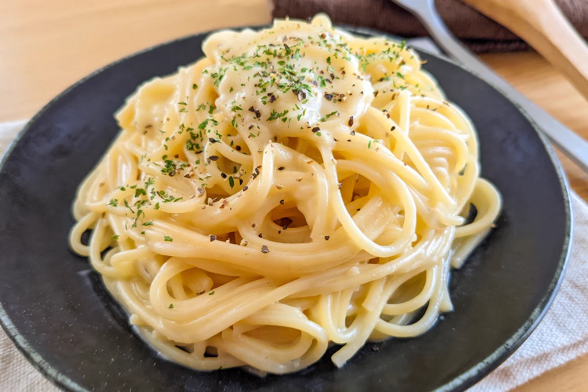 料理をする気力がないときでも作れそう！電子レンジで作れる「クリームチーズパスタ」レシピ！