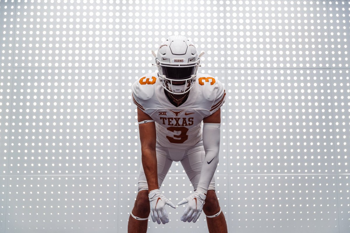 flanny07's tweet photo. #AGTG After a great visit, I am blessed to receive an opportunity to further my academic and athletic career at The University of Texas! Thank you @robertcolemoore @BillyGlasscock4 @CoachSark for the opportunity! #AllGasNoBrakes @TexasLonghorns @TexasFootball @WHSFBRecruiting https://t.co/b65K91RxL8