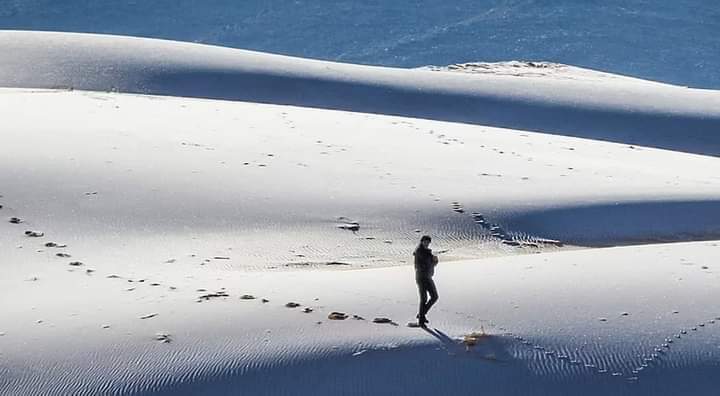 Snowfall in sahara desert 