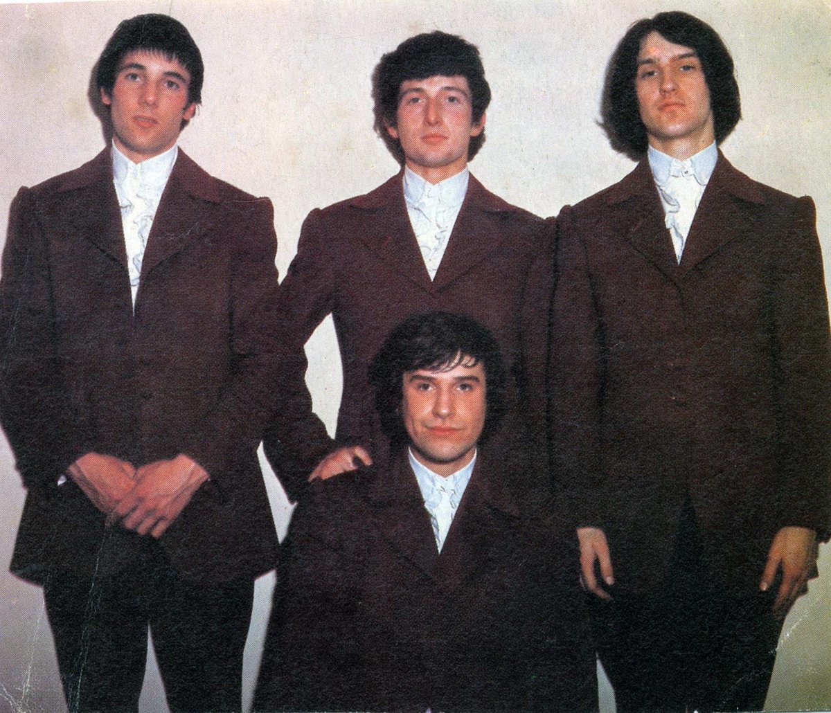 Written by Ray Davies in the summer of 1964, The Kinks’ classic “Stop Your Sobbing” was included on the group’s self-titled debut LP after the smash success of “You Really Got Me” #kinks #music #rockhistory #producer