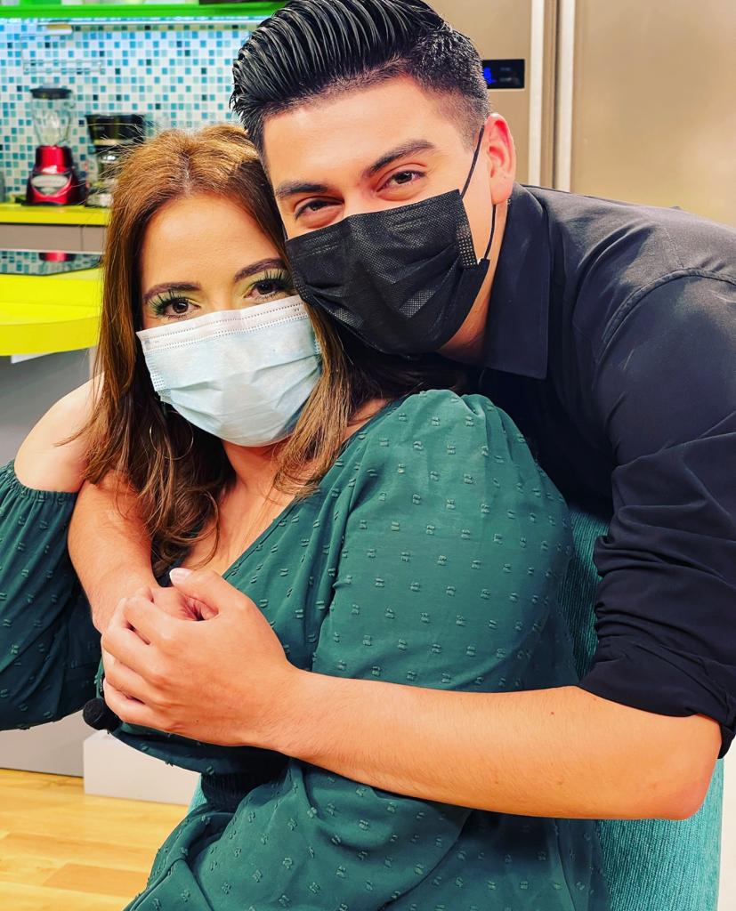 HCHTelevDigital's tweet photo. 😍¡Bellos y radiantes!👊 Los chicos de #QueVivaLaVida siempre andan al💯para entretenerle las tardes. Puede sintonizarlos aquí https://t.co/nrtx5Nwes1 @AnahiChanel @cesarenamoradoh #MilagroFlores https://t.co/EsyQuCnqlA