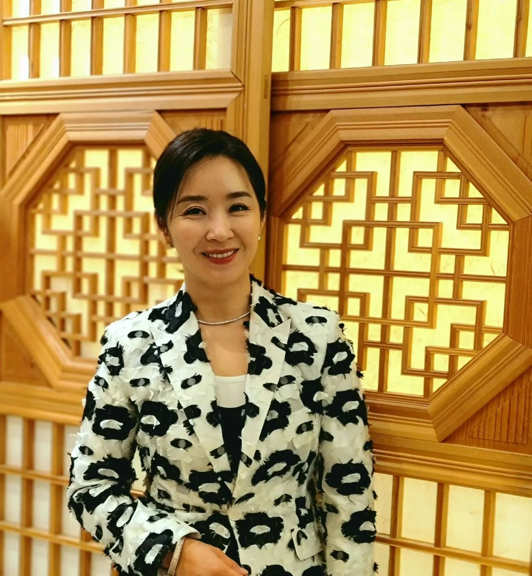 Actress Yoon Yoo-sun update her Instagram from last night shooting... She take a role as mother to #LeeJinWook or #LeeYeonhee in #MarriageWhitePaper drama #LeeJinWook #이진욱 #LeeYeonhee...