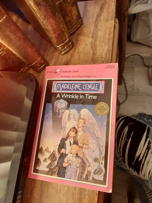 While book hunting at Goodwill I came across this fairly decent paperback copy of A Wrinkle in Time by<a href="/tag/newprofilepic"class="tags"><span>#newprofilepic</span></a>