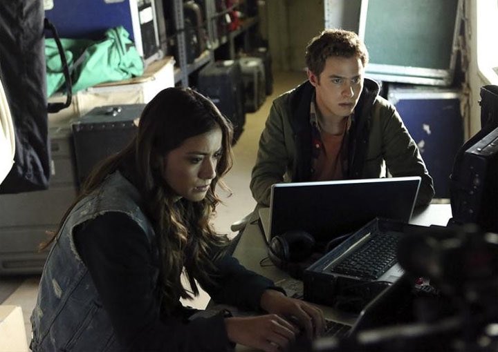 sidesoffiction's tweet photo. Underrated episode of Agents of Shield

Season 1, Episode 13 “T.R.A.C.K.S.” https://t.co/POw0JYB8cL