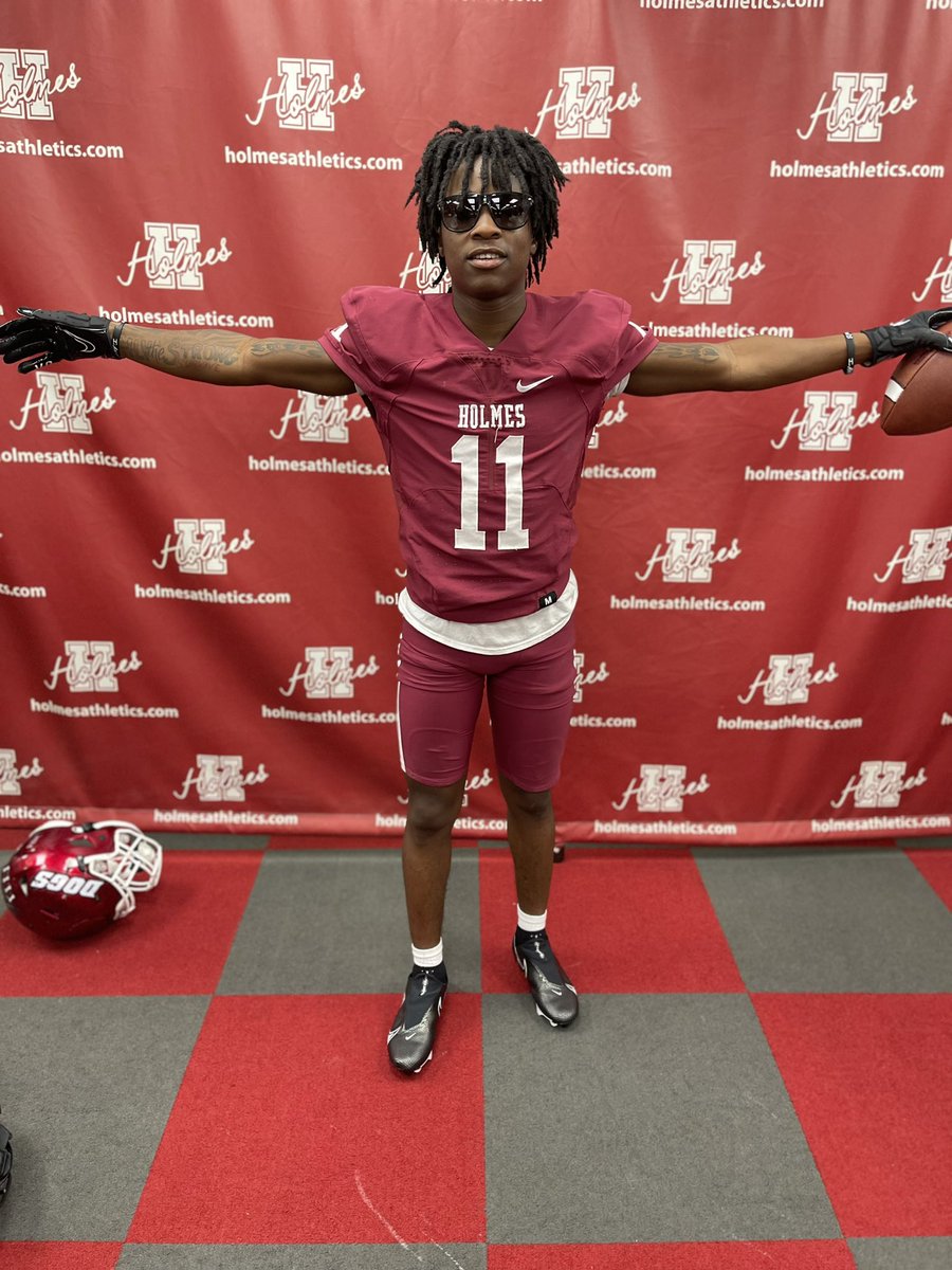 Great Holmes Visit👀😅 <a href="/bowallace14/">Bo Wallace</a> <a href="/CoachWood_HCC/">Marcus Wood Sr.</a>