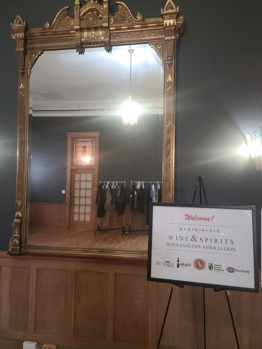 CapConnectionKS's tweet image. Monthly #ksleg Wine and Spirits tasting, at The Beacon, less than a block from the capital, 9th and Topeka.

Open to all Legislators and staff. Here until 7pm.

See you soon!