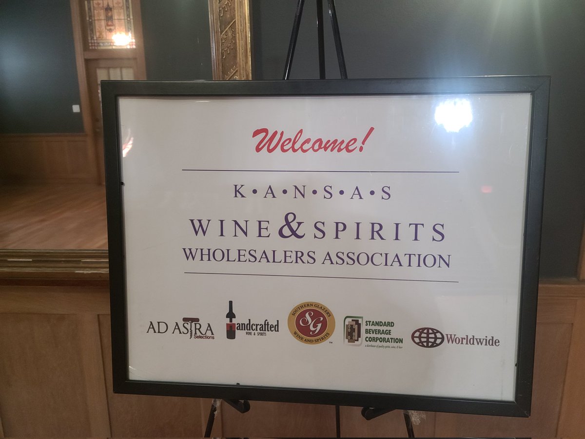 CapConnectionKS's tweet image. Monthly #ksleg Wine and Spirits tasting, at The Beacon, less than a block from the capital, 9th and Topeka.

Open to all Legislators and staff. Here until 7pm.

See you soon!