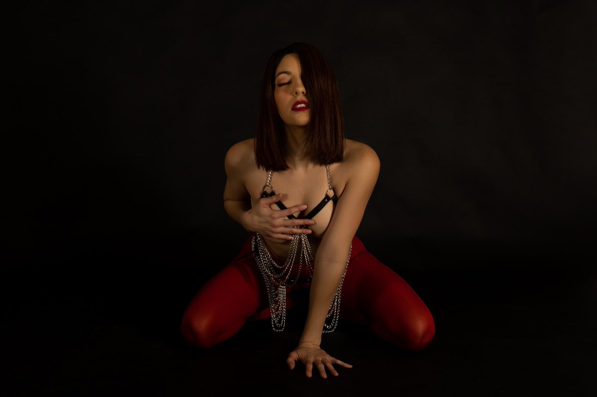 LadyEmbra tweet media