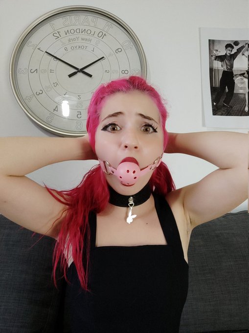 1 pic. Sale video con el gag? 😏 https://t.co/B9Kc24dsJL