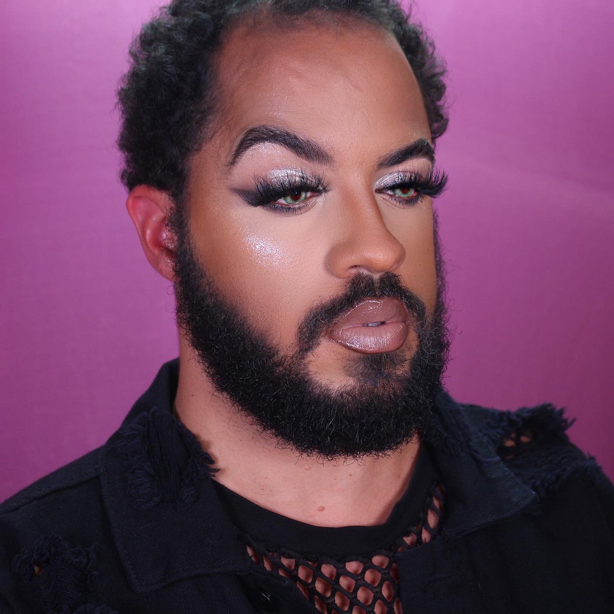 TobinMUA's tweet photo. @GerardCosmetics clean canvas eye base
@ColourPopCo 
♑️ Head Capricorn in Charge palette 
♑️ All Grown Up gloss
@fruitscosmetics 
🍎 almond eye base
🍎 apple fusion blush palette 
🍎 blended fruits contour palette
@thecrayoncase
🖍 ibrow pomade 
🖍 chalk dust powders
#crayoncutie https://t.co/37nh182H8C