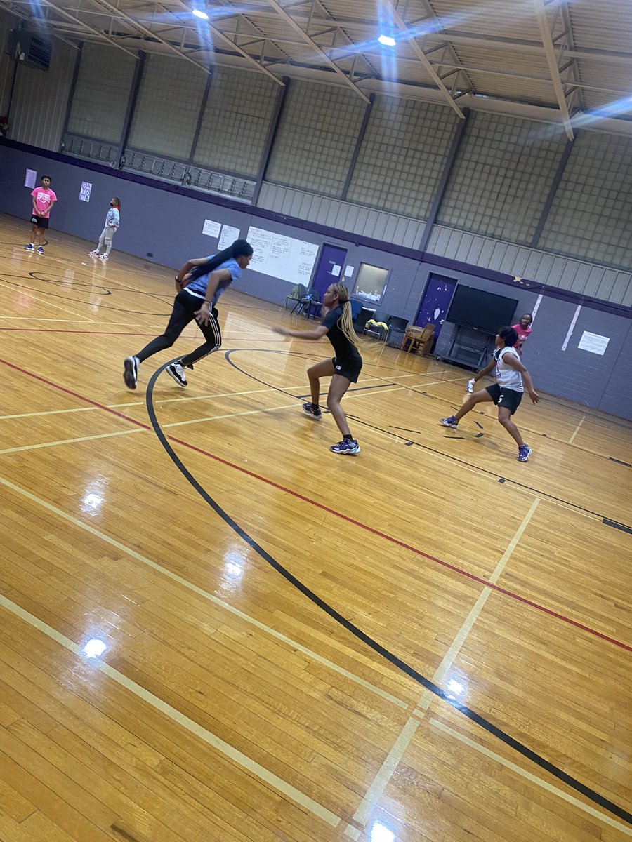 LG_CoachLife's tweet photo. Itโs always great when ya kids come by! ๐ฅบโฆ even though we was beefing๐.. I love my babies๐..
State Champions in the building playing a lil pick up..They won that but didnโt wanna see any parts of that around the ๐๐@NadailynC @graytness_4 #2020StateChamps #TeamOfTheDECADE https://t.co/bvCjn5NeRH