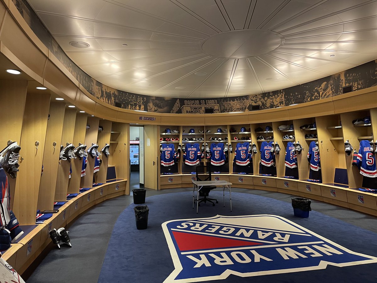 The New York Rangers honor Teddy at tonight’s game. https://t.co/9hei418w3t
