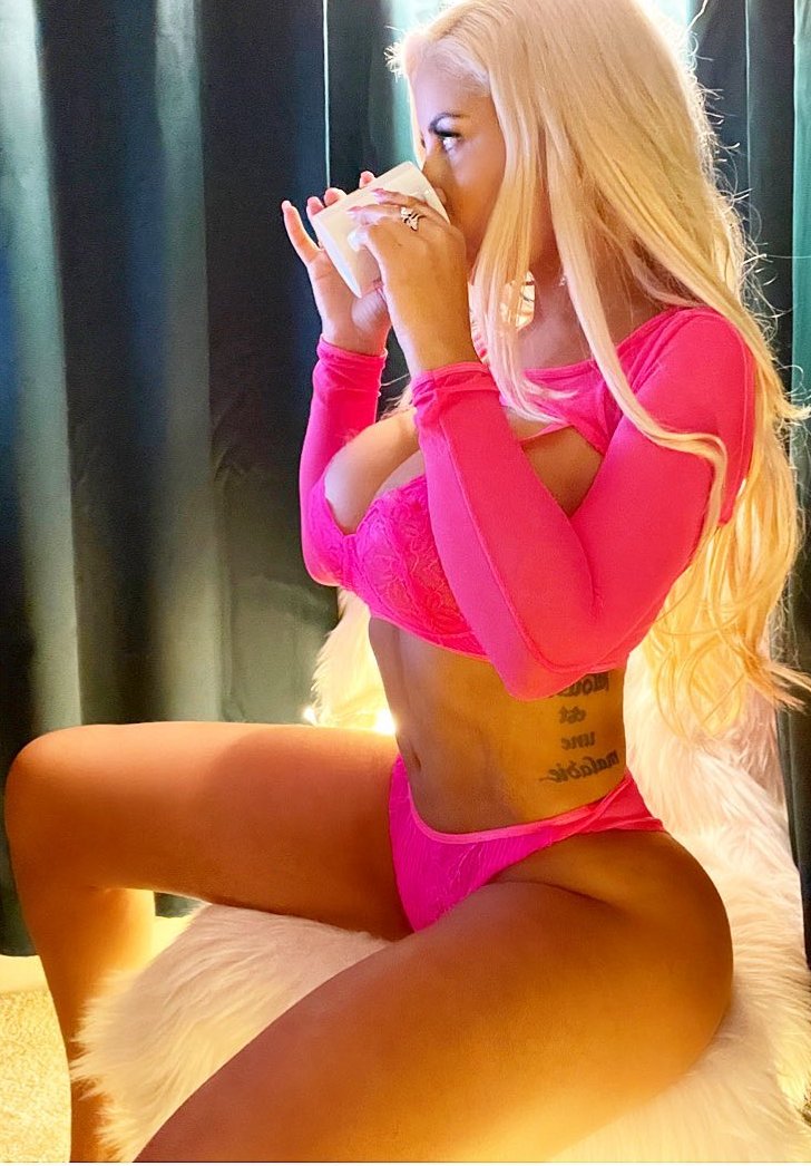 BixbyMathew's tweet photo. I watched, I came, I voted for the spectacular boobs of @DyrtyBlonde for the #AVN @AVNAwards https://t.co/e3JKanfpvQ on #AVNStars https://t.co/3v5IXFX4IE