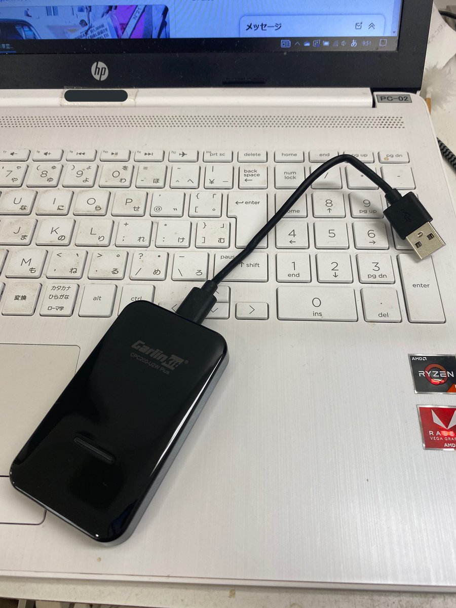 makinami_5gouki's tweet photo. ドングルを付けて数日。
これは便利やわ。
USB抜き差しする手間から解放されました。
フォロワーさん参考にさせてもらって、剥がせる両面テープで貼り付け。
コンソールの蓋に動作確認のLED映るのでちょうど良い。
#Peugeot #carlink https://t.co/pT8mMZkxcp