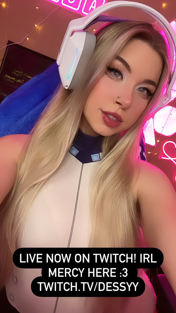 oxDessyxo's tweet photo. Live now on twitch! Come hang outttt https://t.co/qOZOgyjKom https://t.co/QaDrEGWNmz