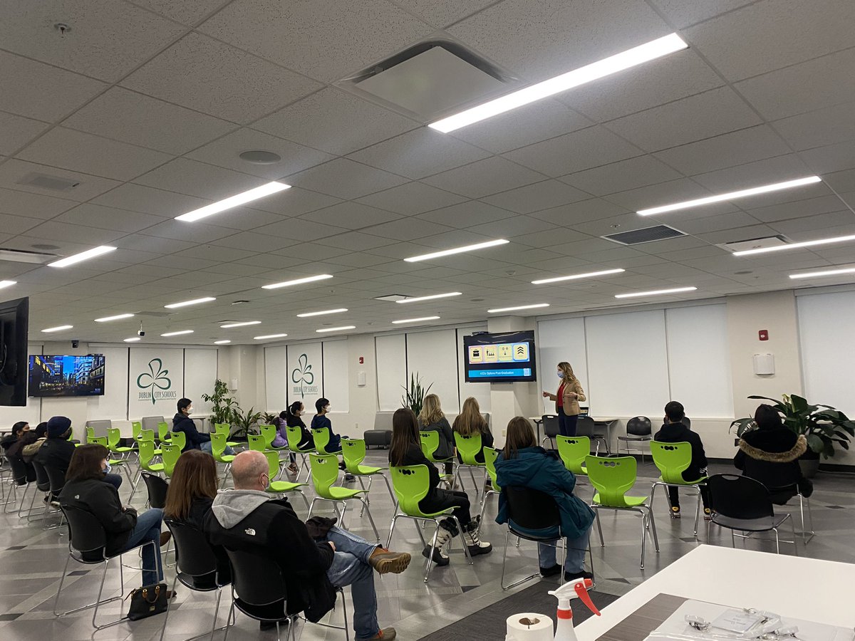 lorimesi1's tweet photo. Amazing evening welcoming students and families to @DCSEmerald tonight! So many wonderful options to help students prepare for future success! Thank you @KristyVenne, @DCSVirtual and @TollesTech for joining us! @DublinSchools https://t.co/OavFYGcjEd
