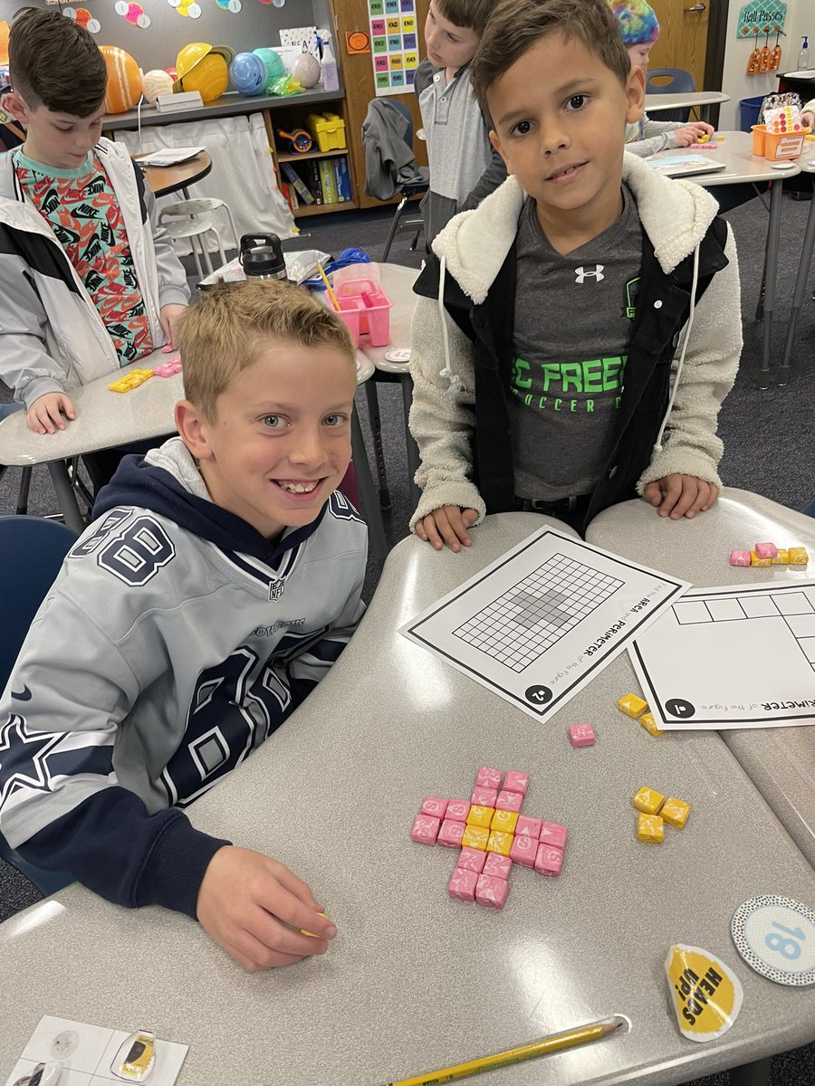 mrs_mccarley's tweet photo. @mrsloristine class working on decomposing composite figures with ⭐️ starbursts ⭐️ @GlenOaksES #TheGlenOaksWay #MyMISD #MISDLivesKind #GOLivesKind https://t.co/1MKPIkUHD7