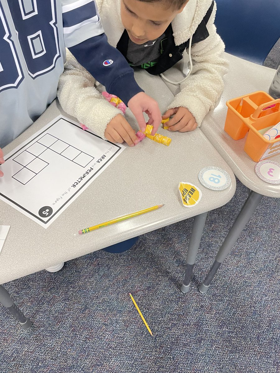 <a href="/mrsloristine/">Lori Stine</a> class working on decomposing composite figures with ⭐️ starbursts ⭐️ <a href="/GlenOaksES/">Glen Oaks Elementary</a> #TheGlenOaksWay #MyMISD #MISDLivesKind #GOLivesKind