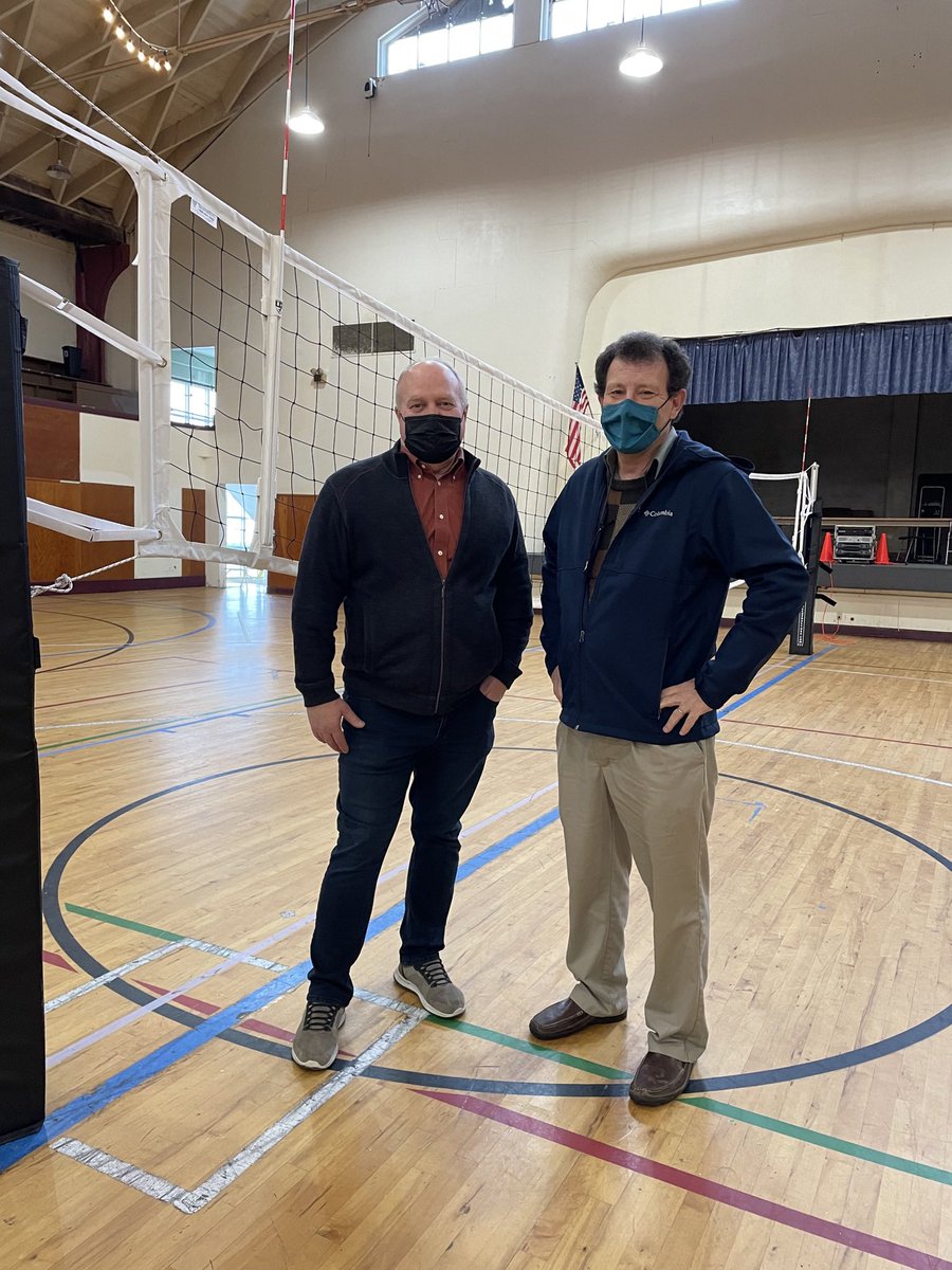 NickKristof's tweet image. Started today in Clatsop County at the Astoria Armory community and event center, and met with @Indivisible_OR members from Warrenton. Hearing Oregonians’ concerns about affordable housing underscores our need to address this challenge and others so we can all prosper.