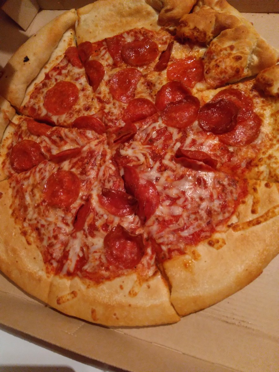 AmazinAm's tweet photo. @littlecaesars 33% mo' what ni'??..... #pizzaPIZZA https://t.co/spJYU8UeP3