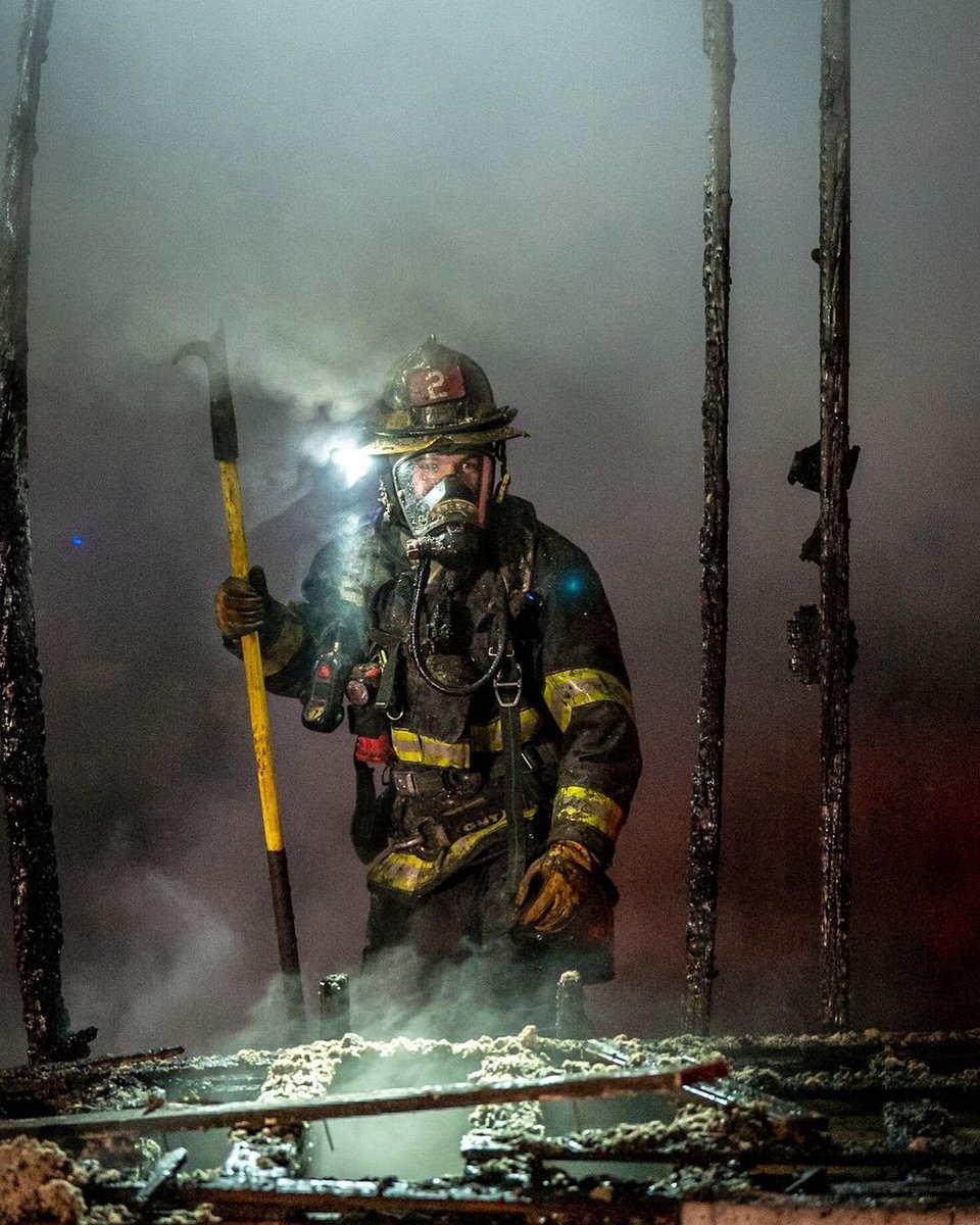 FireFFanatics's tweet photo. Credit to scottcarnahan7 : Milwaukee Fire Department Truck Co. 2 https://t.co/w1zCz34SVZ