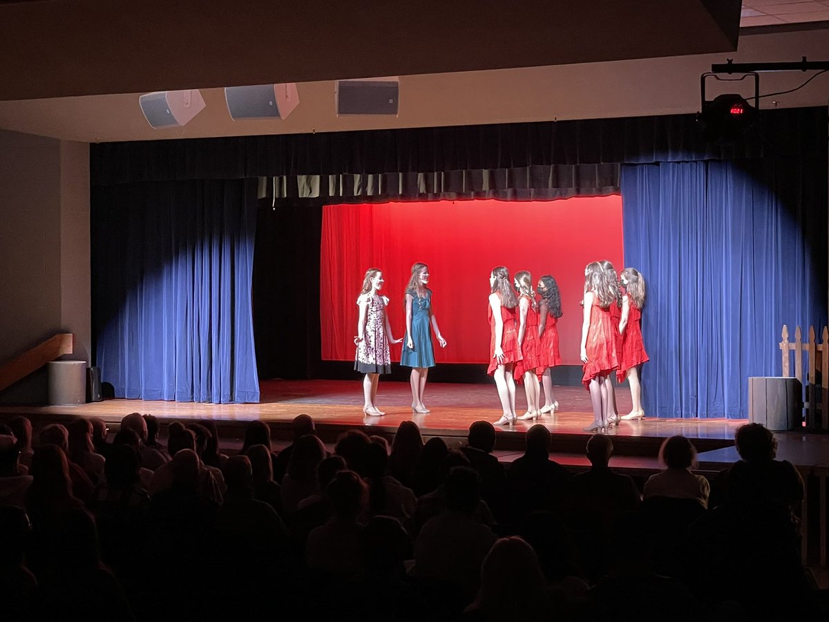 khaeffnerbhs's tweet photo. It’s showtime @HMSTBirds break a leg T-Birds! https://t.co/N9Fj3QyoNA