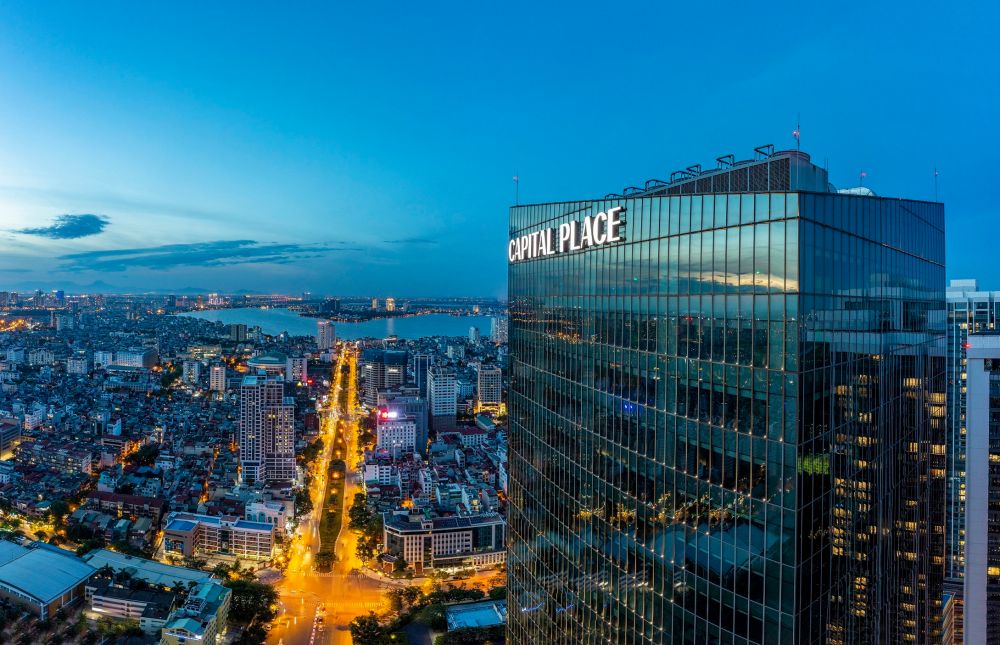 CapitaLand's tweet photo. #CapitaLandDevelopment to divest Capital Place in #Vietnam at S$751m. The #asset is part of CapitaLand Vietnam Commercial Value-Added Fund. Post-divestment, the #fund will be closed, providing #investors an IRR, net of fees of 34%, abt x3 the hurdle rate https://t.co/Z5DcJPnOmv https://t.co/mh47mHQGwr