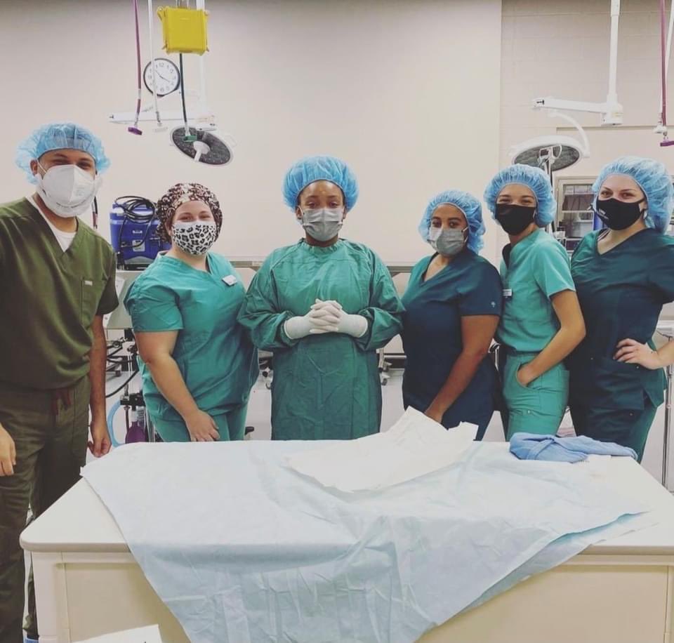 LMU_CVM's tweet photo. Our second-year students are practicing their aseptic techniques in preparation for real procedures this fall! 🩺🧼
.
.
📸: Anthony Aponte, Class of 2024
.
#lmucvm #lmuvetmed #movingvetmedforward https://t.co/Kxc7kO0JEz