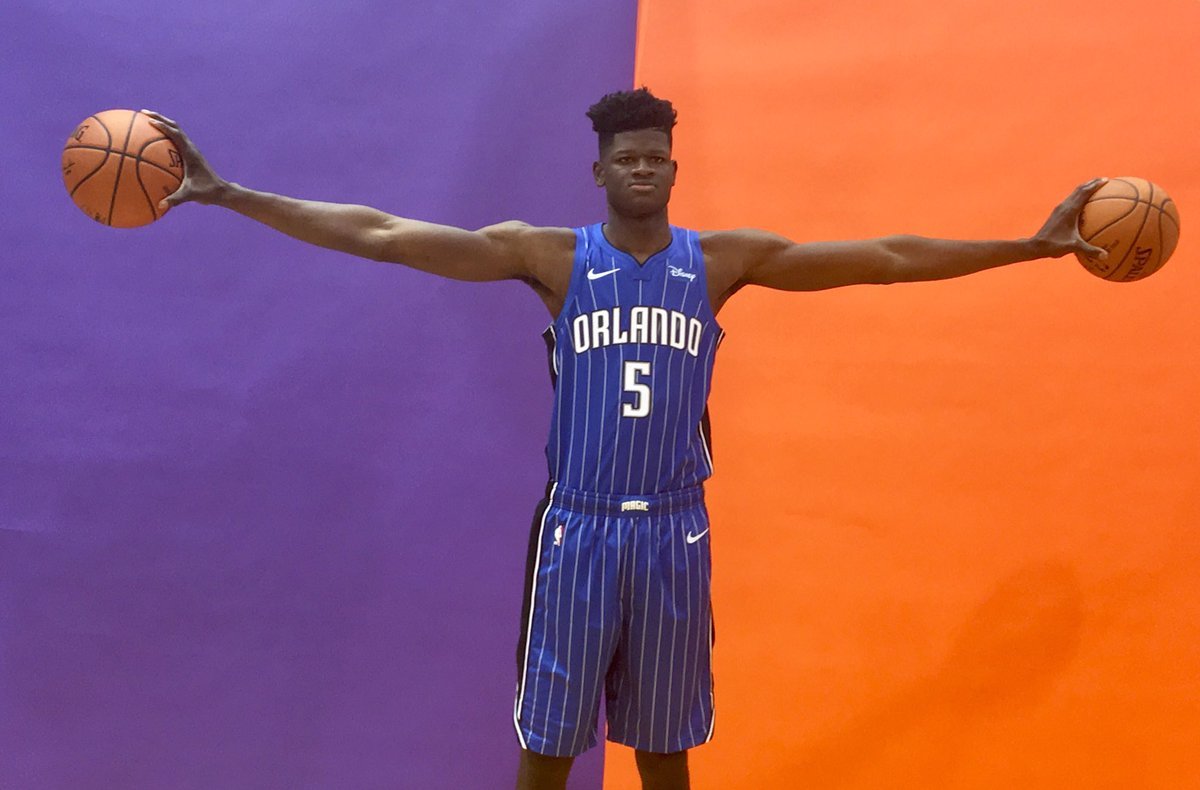 Mo Bamba se fue al descanso con 28 puntos (*7 TRIPLES!) y 3 tapones.Sí, 7 t...