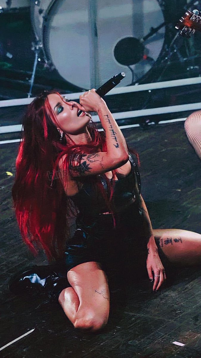 curingsivan's tweet photo. no thoughts. just halsey. https://t.co/FqHhTLfiou