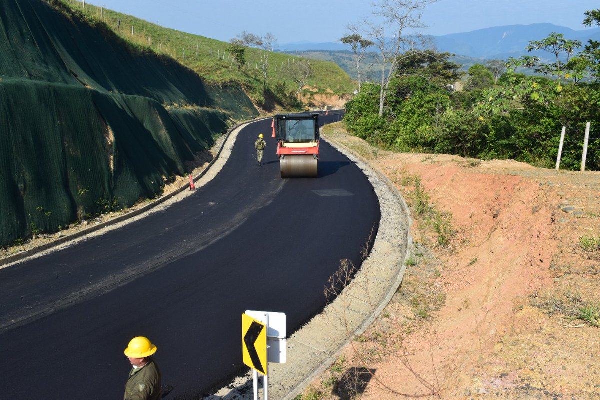 #Actualidad  El ejército anunció que en los próximos días, realizará la entrega de la etapa final de la transversal de la Macarena. Un tramo que une a los municipios de San Juan de Arama, Mesetas y Uribe.