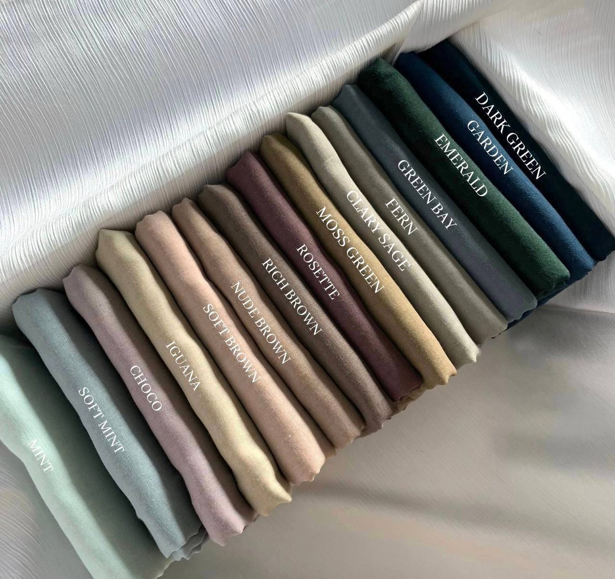 cheatcloset's tweet photo. @syazaamilia2 Alamak yg jenis chiffon tu xde tapi yg cotton ada. Yg ni pon senang bentuk and awning pon x lembik but dont worry material pon x keras kejung 🥰 https://t.co/Umqurtd2tB