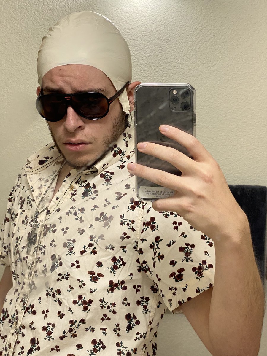 renderbow's tweet image. happy #spoontwtselfieday and happy birfday to danny from me and vivian &amp;lt;33 (and my hamster Jackie) 
ren- he/they
viv- she/her 
have a great day danny!!