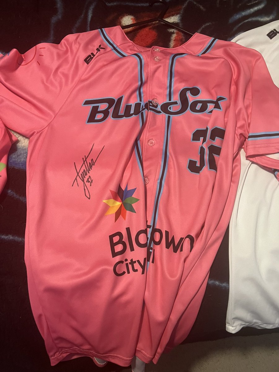 Onenutsociety12's tweet photo. Thought I’d share my favourite #abl #whorocks #bluesox @SydneyBlueSox game worn jerseys from over the years #baseball #baseballaustralia @ABL #birdmanbats @birdmanbats lars Anderson https://t.co/ioUJsSpI60