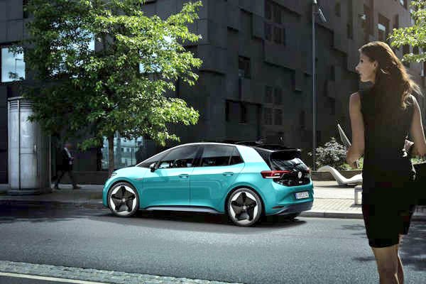 srlm's tweet photo. um marco histórico em DEZ/21: no mês, venda de carros #ELÉTRICOS [só a bateria] passou DIESEL na EUROPA ocidental, por 176.000 [20% do mercado] a 160.000 [19%].

somando os eletrificados, a ultrapassagem tinha rolado em SET/20: https://t.co/QCkihIUmwm.

é um bom sinal dos tempos. https://t.co/mY94uSxurZ