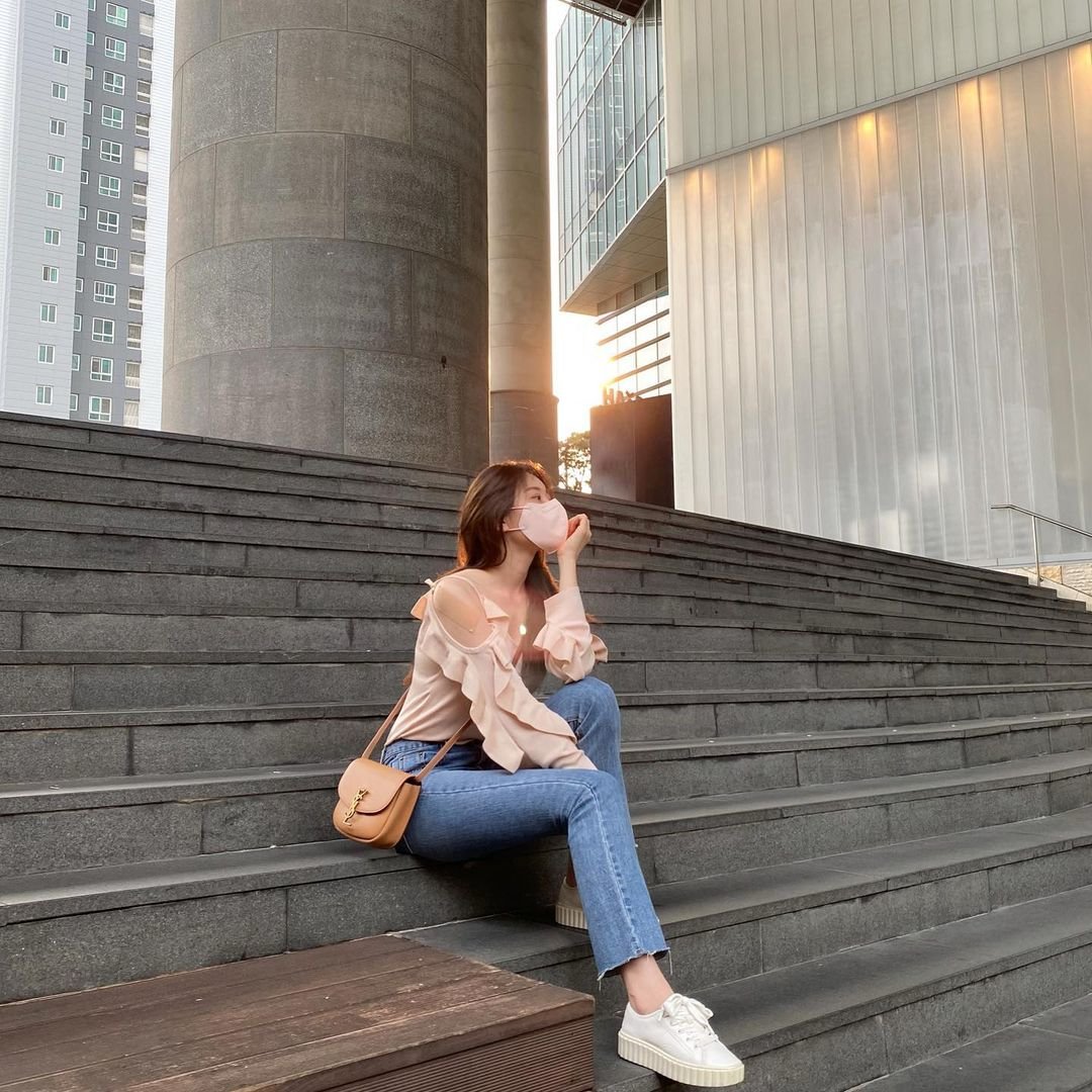 hourchaeyeon's tweet photo. hello everyone !! this new account is for #채연 !! pls rt to spread !! thank you<3 https://t.co/A6aehPMccN