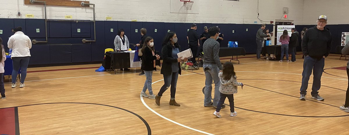 Great to see North City students and families attending the Future Ready Family Engagement Night. Thank you @lori__farley and North City faculty for supporting students as they learn about future opportunities!  #ExcellenceIs #YES4college