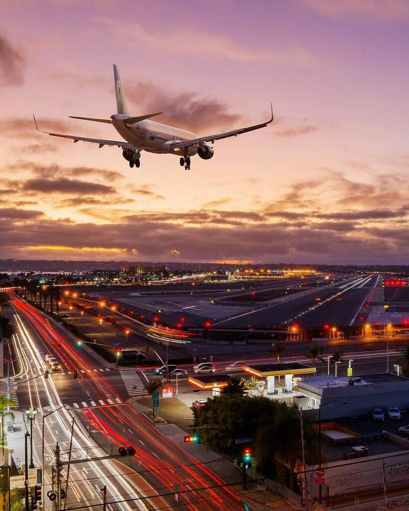 Landing into paradise 🛬 🏖
↯
A beautiful scene of our airport shot by @AlexNyeArt!
↯
Want your photo featured? Simply follow us <a href="/SanDiegoPhotos/">San Diego Photos</a> and tag your San Diego Photos with #MySDPhoto!
#SanDiego #MySDPhoto instagr.am/p/CY7yZ1Il_6P/